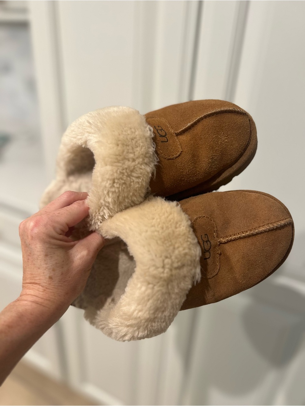 UGG Chestnut Suede Sheepskin-Lined Slip-On Slippers size 6